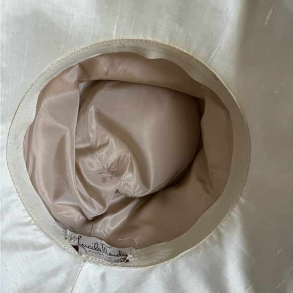 Vintage Lucila Mendez Hat in Ivory Lined in Beige ?Silk? Inner Circumference 22” - Picture 6 of 10
